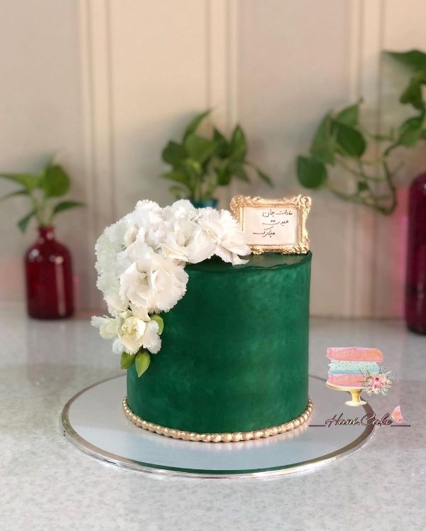 کیک با گل‌های سفید برای عید غدیر عروس