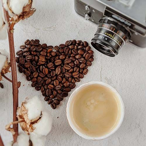 قلب عاشقانه با دانه های قهوه