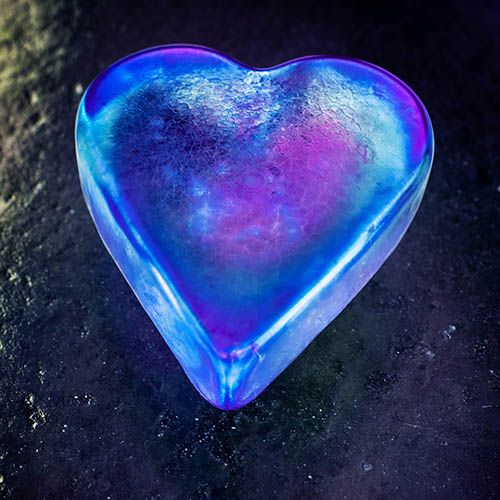قلب شیشه ای آبی